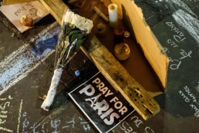 Parigi, attentati: 128 morti. Italia, alzato il livello di allerta