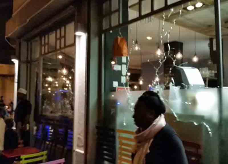 Parigi sotto attacco terroristico. 128 morti. “Un’italiana dispersa” Parigi sotto attacco terroristico. 128 morti. “Un’italiana dispersa”