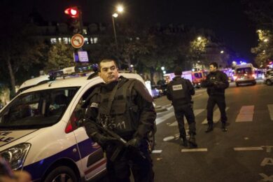 Parigi/ “Altro che lupi solitari, è un vero attacco militare”