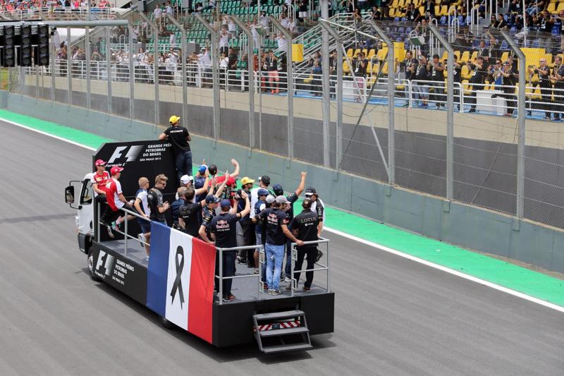 F1 Brasile: Rosberg vince ed è vicecampione del mondo. Vettel ko F1 Brasile: Rosberg vince ed è vicecampione del mondo. Vettel ko