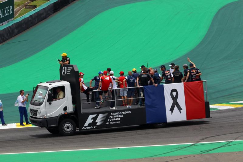 F1 Brasile: Rosberg vince ed è vicecampione del mondo. Vettel ko F1 Brasile: Rosberg vince ed è vicecampione del mondo. Vettel ko