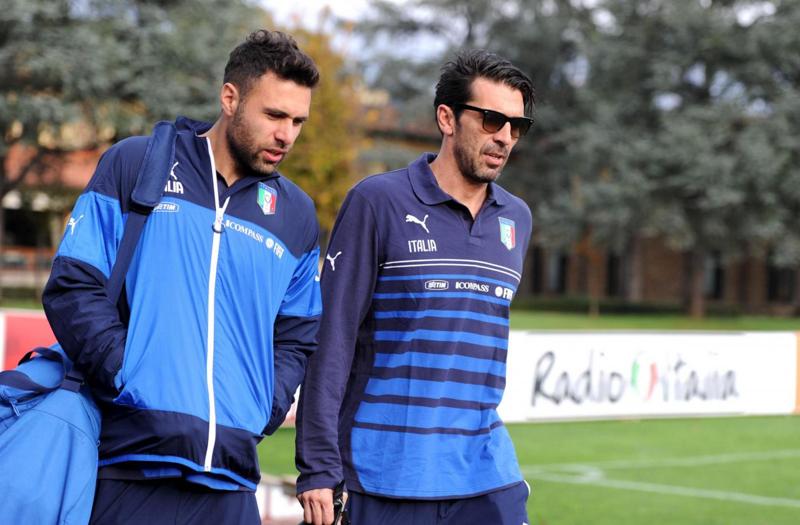 Psg, dramma per Sirigu: morti due amici negli attentati di Parigi