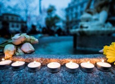 Parigi, migliaia in piazza a Milano. Il questore: “Livello di sicurezza altissimo”
