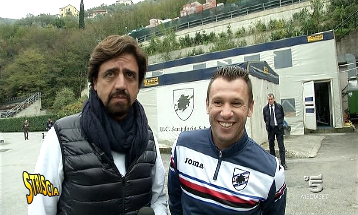 Zenga, ecco il Tapiro di Striscia. Poi Ferrero e Cassano… Zenga, ecco il Tapiro di Striscia. Poi Ferrero e Cassano…