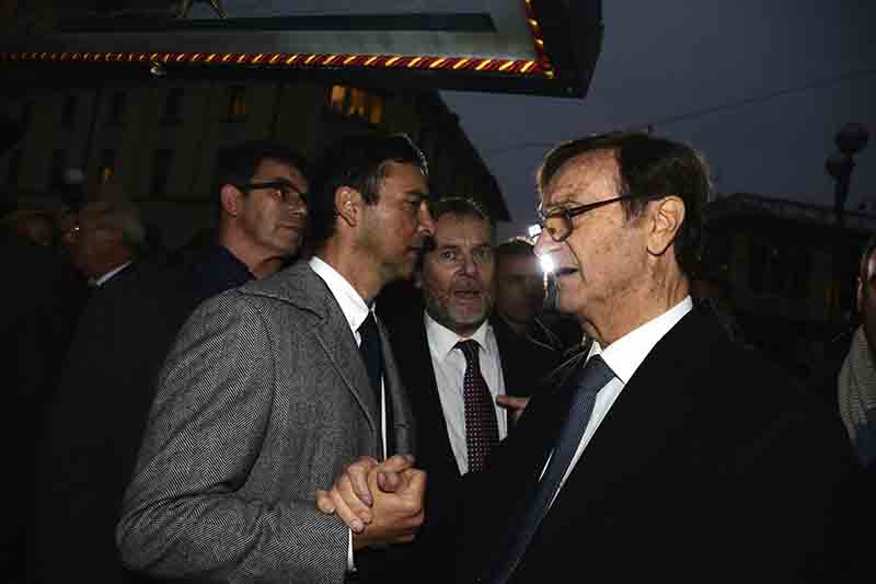 Moira Orfei, funerale con carrozza trainata da cavalli bianchi. LE FOTO Moira Orfei, funerale con carrozza trainata da cavalli bianchi. LE FOTO