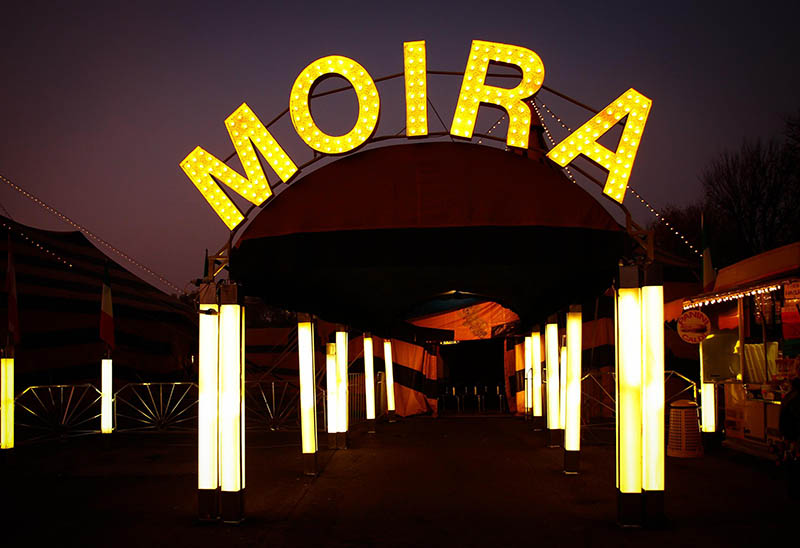 Moira Orfei, funerale con carrozza trainata da cavalli bianchi. LE FOTO Moira Orfei, funerale con carrozza trainata da cavalli bianchi. LE FOTO