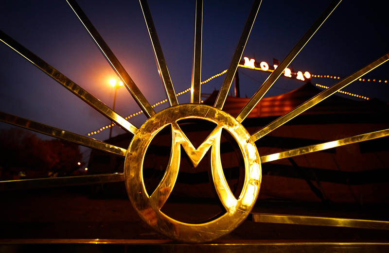 Moira Orfei, funerale con carrozza trainata da cavalli bianchi. LE FOTO Moira Orfei, funerale con carrozza trainata da cavalli bianchi. LE FOTO