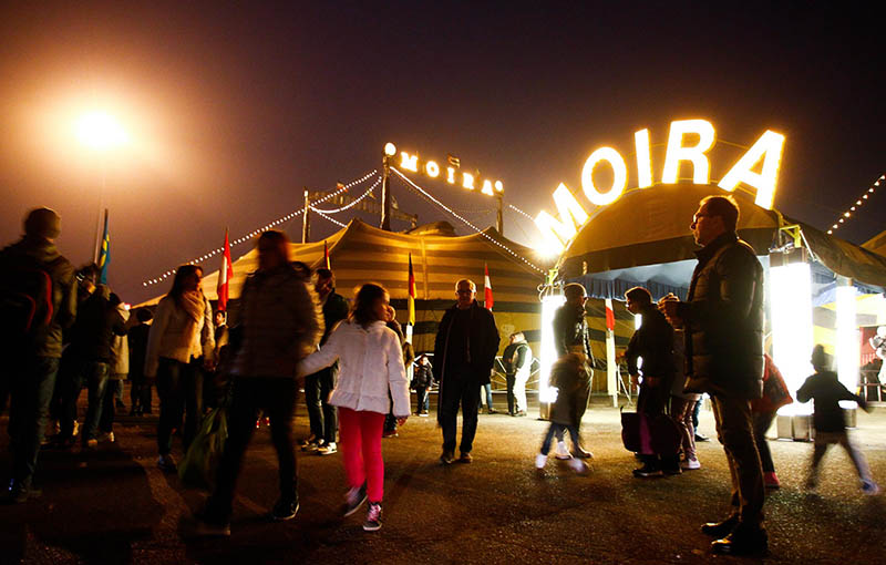 Moira Orfei, funerale con carrozza trainata da cavalli bianchi. LE FOTO Moira Orfei, funerale con carrozza trainata da cavalli bianchi. LE FOTO