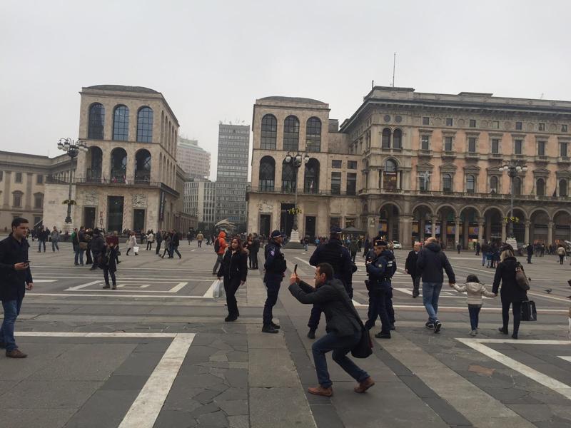 Allerta Isis, Milano blindata. Ma manca il nuovo prefetto. FOTO Allerta Isis, Milano blindata. Ma manca il nuovo prefetto. FOTO