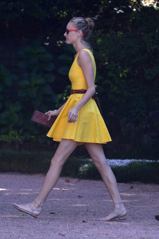 Beatrice Borromeo e Pierre Casiraghi al balcone da marito e moglie. FOTO Beatrice Borromeo e Pierre Casiraghi al balcone da marito e moglie. FOTO