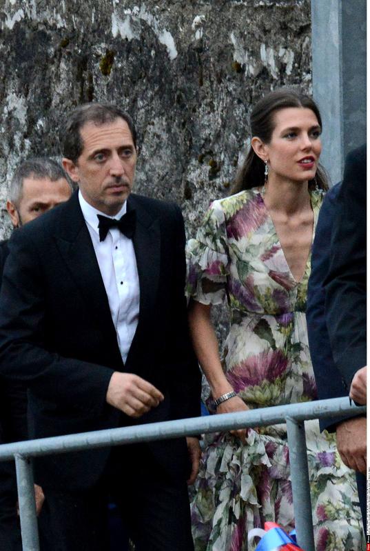 Beatrice Borromeo e Pierre Casiraghi al balcone da marito e moglie. FOTO Beatrice Borromeo e Pierre Casiraghi al balcone da marito e moglie. FOTO