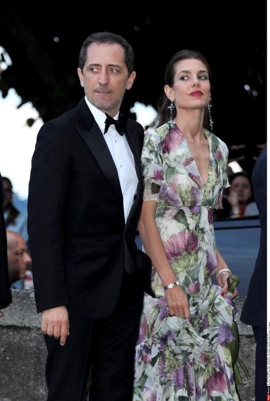 Beatrice Borromeo e Pierre Casiraghi al balcone da marito e moglie. FOTO Beatrice Borromeo e Pierre Casiraghi al balcone da marito e moglie. FOTO