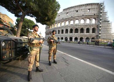 Il Vaticano “zona rossa”, vigilanza armata sui bus. Città blindata, 2mila agenti: ecco il piano anti-isis