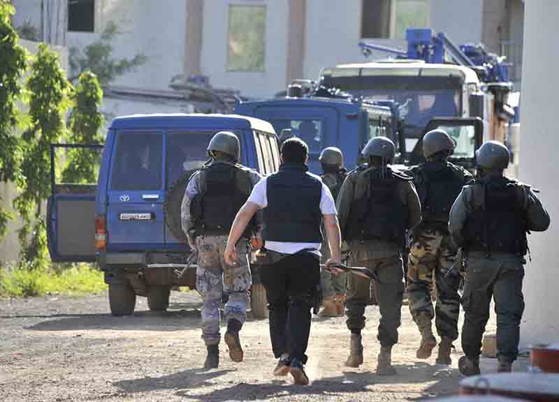 Mali, caccia a 3 terroristi sfuggiti al blitz Mali, caccia a 3 terroristi sfuggiti al blitz