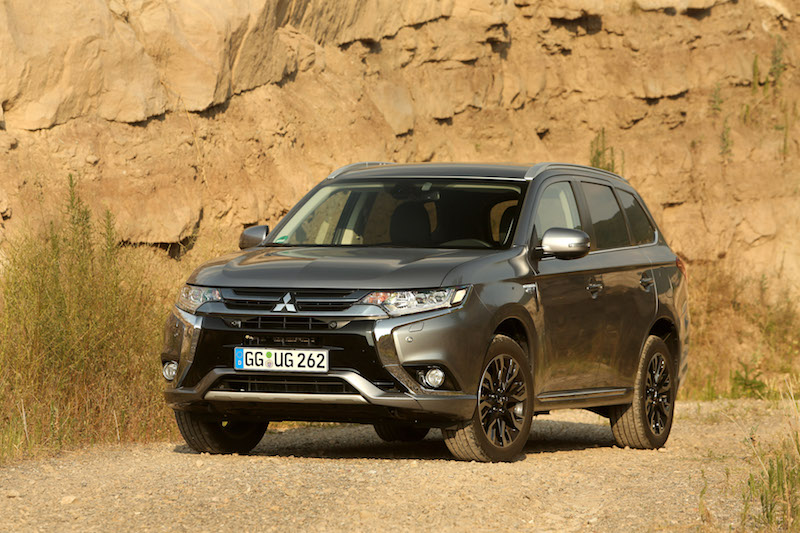 MITSUBISHI OUTLANDER PLUG-IN, viaggiare accompagnati solo dal silenzio MITSUBISHI OUTLANDER PLUG-IN, viaggiare accompagnati solo dal silenzio