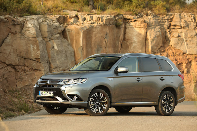 MITSUBISHI OUTLANDER PLUG-IN, viaggiare accompagnati solo dal silenzio MITSUBISHI OUTLANDER PLUG-IN, viaggiare accompagnati solo dal silenzio
