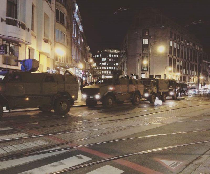 A Bruxelles “stesso rischio che a Parigi”. Città blindata, sei fermati A Bruxelles “stesso rischio che a Parigi”. Città blindata, sei fermati