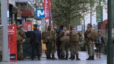 A Bruxelles “stesso rischio che a Parigi”. Città blindata, sei fermati