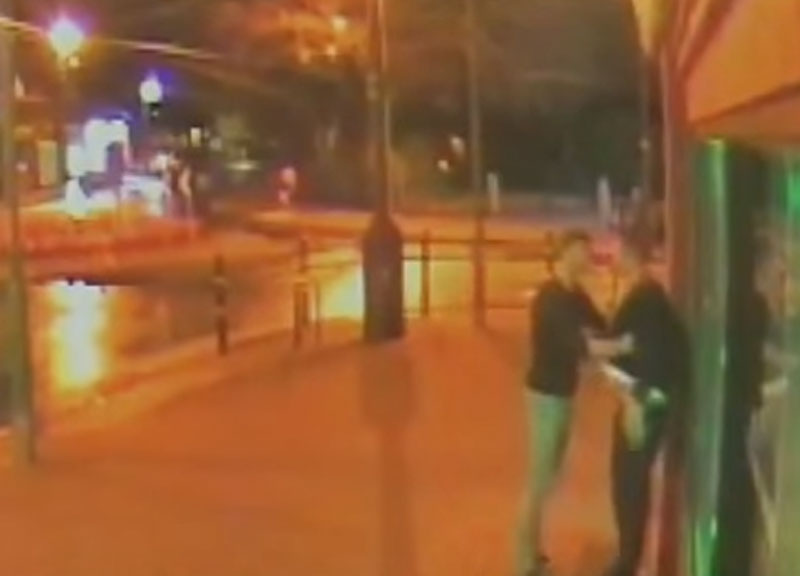 Gerrard, accusato di aver colpito un uomo. Ecco il video che lo accusa Gerrard, accusato di aver colpito un uomo. Ecco il video che lo accusa