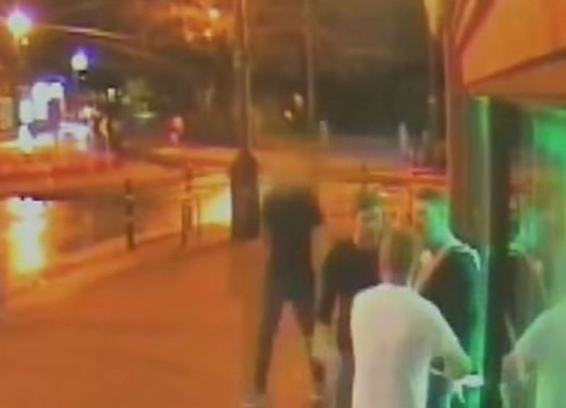 Gerrard, accusato di aver colpito un uomo. Ecco il video che lo accusa Gerrard, accusato di aver colpito un uomo. Ecco il video che lo accusa