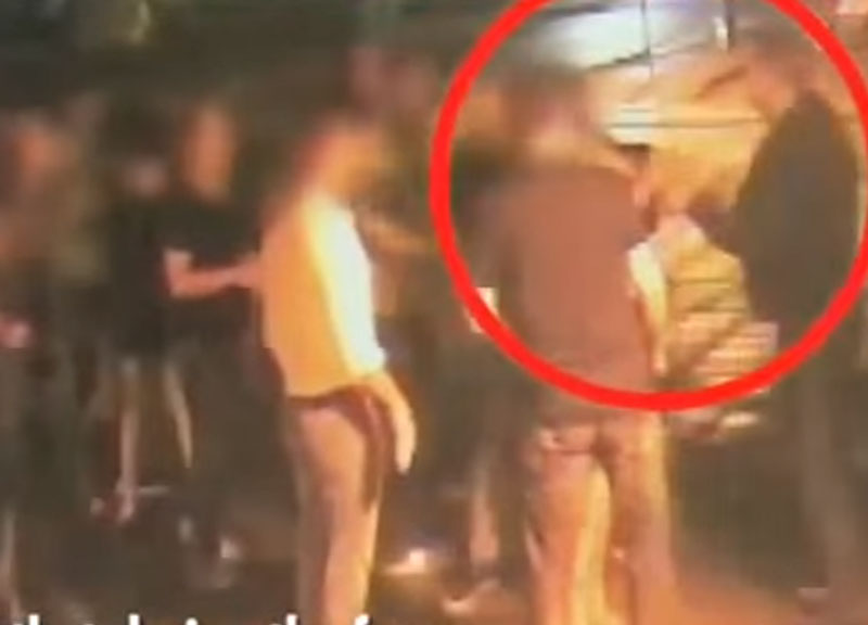 Gerrard, accusato di aver colpito un uomo. Ecco il video che lo accusa Gerrard, accusato di aver colpito un uomo. Ecco il video che lo accusa