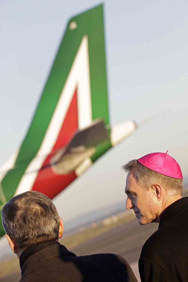 Il Papa sfida il terrorismo: “Mi fanno più paura le zanzare” Il Papa sfida il terrorismo: “Mi fanno più paura le zanzare”
