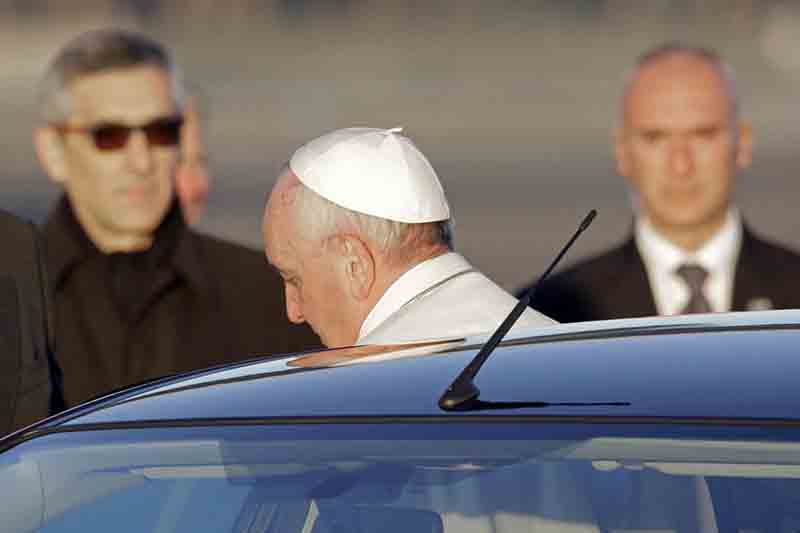 Il Papa sfida il terrorismo: “Mi fanno più paura le zanzare” Il Papa sfida il terrorismo: “Mi fanno più paura le zanzare”