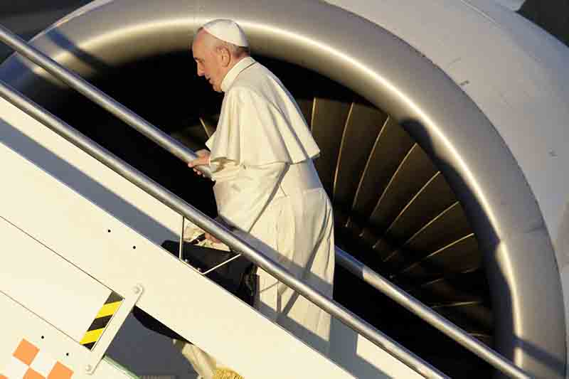 Il Papa sfida il terrorismo: “Mi fanno più paura le zanzare” Il Papa sfida il terrorismo: “Mi fanno più paura le zanzare”