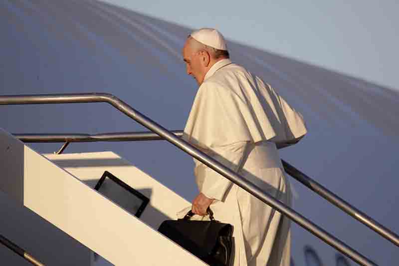 Il Papa sfida il terrorismo: “Mi fanno più paura le zanzare” Il Papa sfida il terrorismo: “Mi fanno più paura le zanzare”
