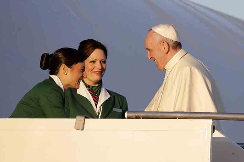 Il Papa sfida il terrorismo: “Mi fanno più paura le zanzare” Il Papa sfida il terrorismo: “Mi fanno più paura le zanzare”