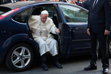 Papa Francesco in Africa, inizia la 6 giorni. “Messaggio di pace e…”