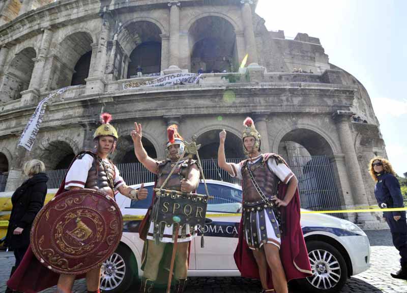 I Centurioni sono fuorilegge. Il pugno duro del Prefetto Tronca I Centurioni sono fuorilegge. Il pugno duro del Prefetto Tronca