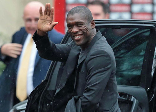 Seedorf apre ai rumors inglesi: “Aspetto offerte dalla Premier League” Seedorf apre ai rumors inglesi: “Aspetto offerte dalla Premier League”