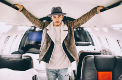 Lewis Hamilton beve per… dimenticare la fine del mondiale di F1