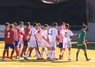 Zidane, da Zinedine al figlio Luca: espulso per una testata. Video Zidane, da Zinedine al figlio Luca: espulso per una testata. Video