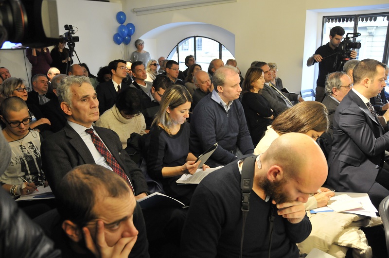 Corrado Passera presenta la candidatura, tra intellettuali e “teste pensanti”. Il discorso Corrado Passera presenta la candidatura, tra intellettuali e “teste pensanti”. Il discorso
