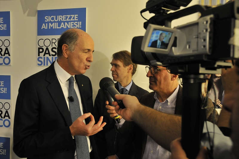 Corrado Passera presenta la candidatura, tra intellettuali e “teste pensanti”. Il discorso Corrado Passera presenta la candidatura, tra intellettuali e “teste pensanti”. Il discorso