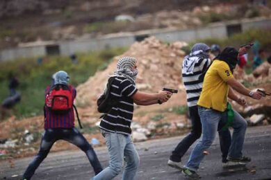 Cisgiordania, tentato accoltellamento. Esercito uccide un palestinese