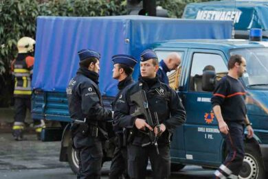 Attentati Parigi, perquisizioni a Molenbeek