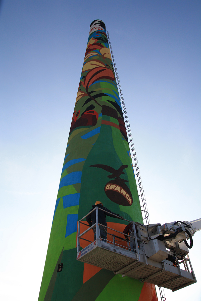 Branca cambia la skyline di Milano col murale più alto d’Italia. FOTO