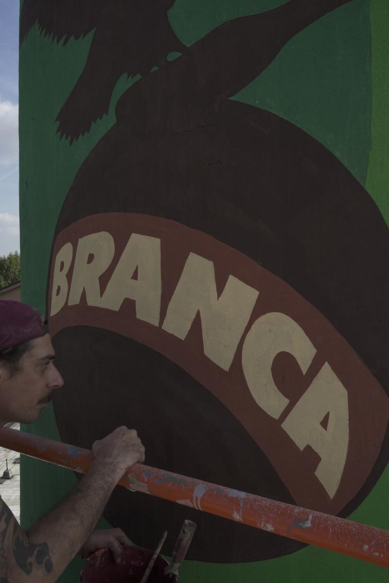 Branca cambia la skyline di Milano col murale più alto d’Italia. FOTO