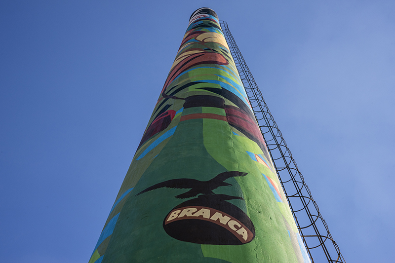 Branca cambia la skyline di Milano col murale più alto d’Italia. FOTO