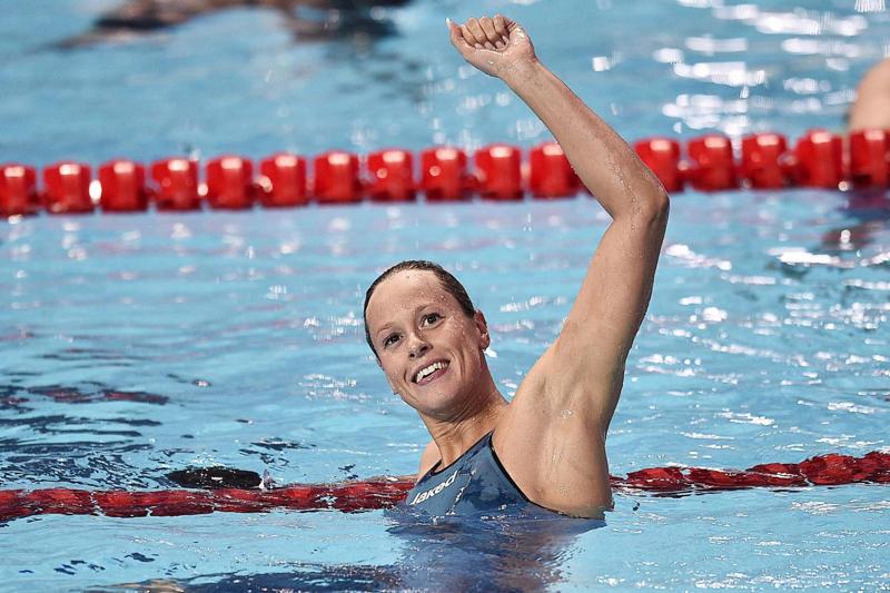 Federica Pellegrini: record italiano agli Europei di nuoto. E oro in staffetta