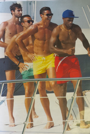 “Cristiano Ronaldo è gay: ora sta con un kickboxer. Ecco chi è” “Cristiano Ronaldo è gay: ora sta con un kickboxer. Ecco chi è”