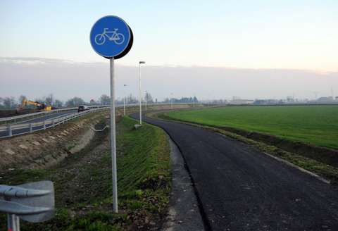 Teem, opere connesse: tris di aperture