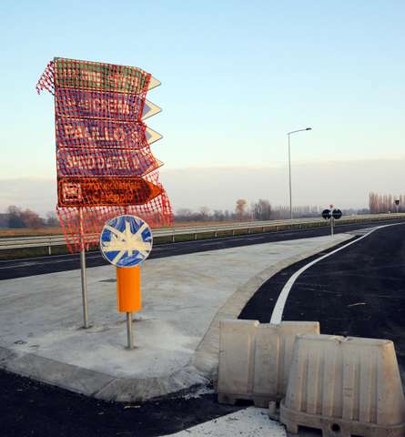 Teem, opere connesse: tris di aperture