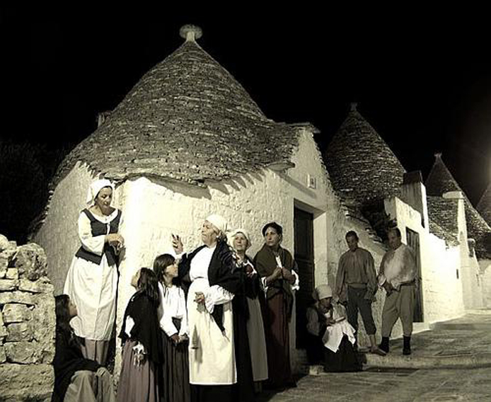 Natale in Puglia, viaggio tra i presepi viventi. Foto e video