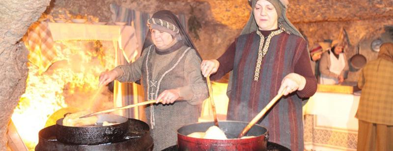 Natale in Puglia, viaggio tra i presepi viventi. Foto e video