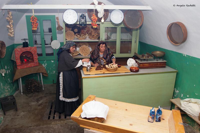 Natale in Puglia, viaggio tra i presepi viventi. Foto e video