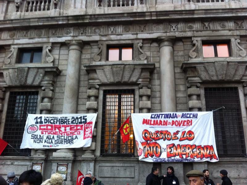 Scala, la protesta dei centri sociali: la “sfilata di moda popolare”